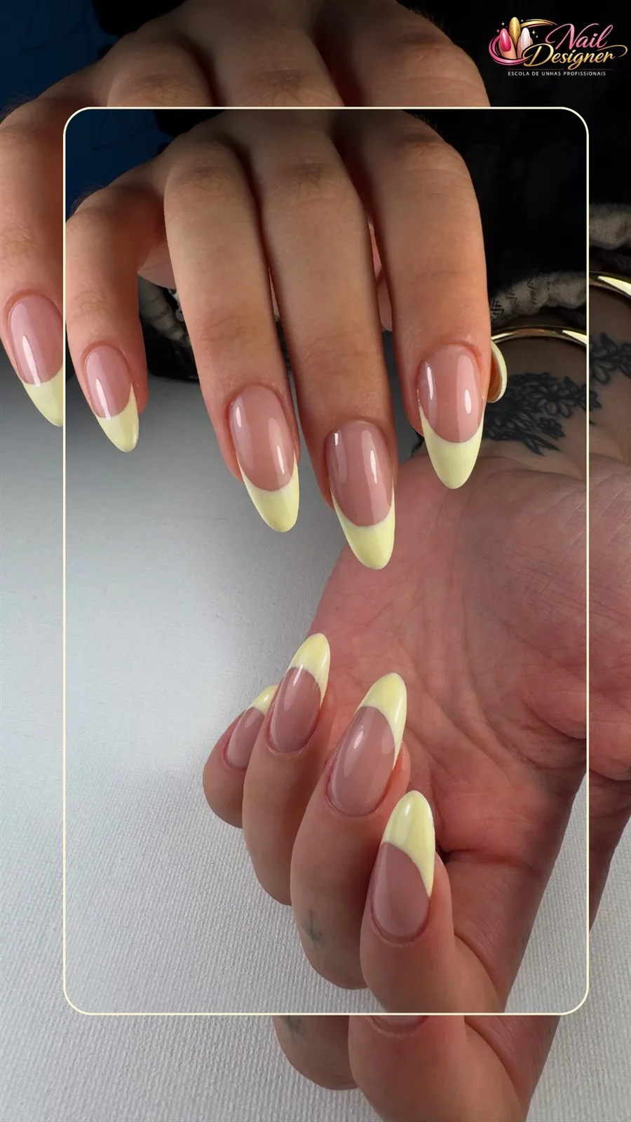 Unhas alongadas com francesinha suave em tom claro e acabamento delicado.